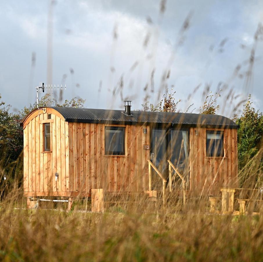 Luxury Shepherd Hut In The Peak District Бейкуел Екстериор снимка