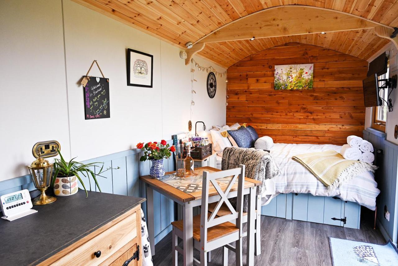 Luxury Shepherd Hut In The Peak District Бейкуел Екстериор снимка