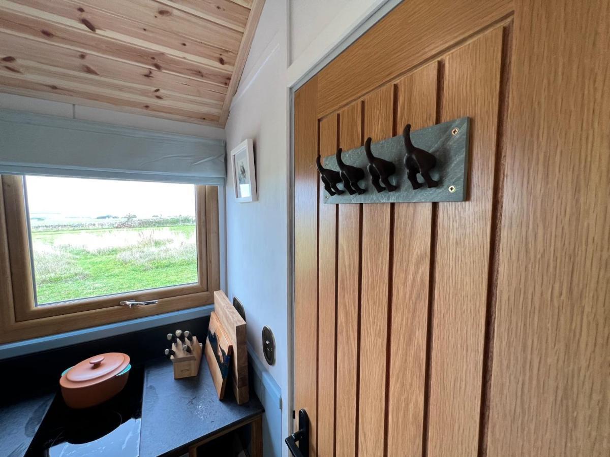 Luxury Shepherd Hut In The Peak District Бейкуел Екстериор снимка