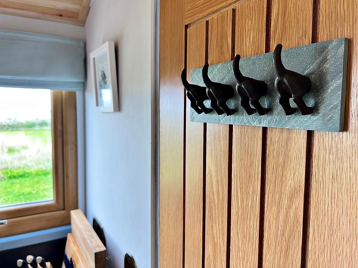Luxury Shepherd Hut In The Peak District Бейкуел Екстериор снимка