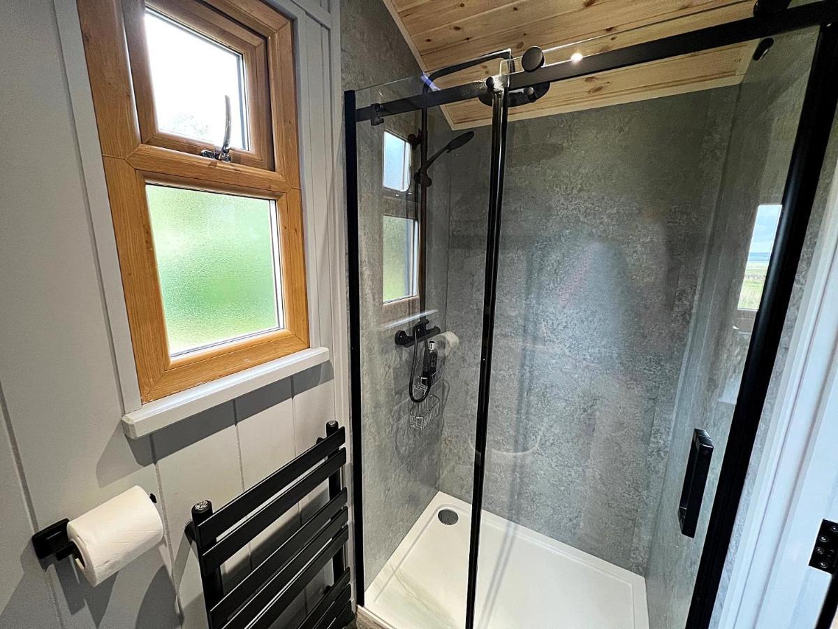 Luxury Shepherd Hut In The Peak District Бейкуел Екстериор снимка