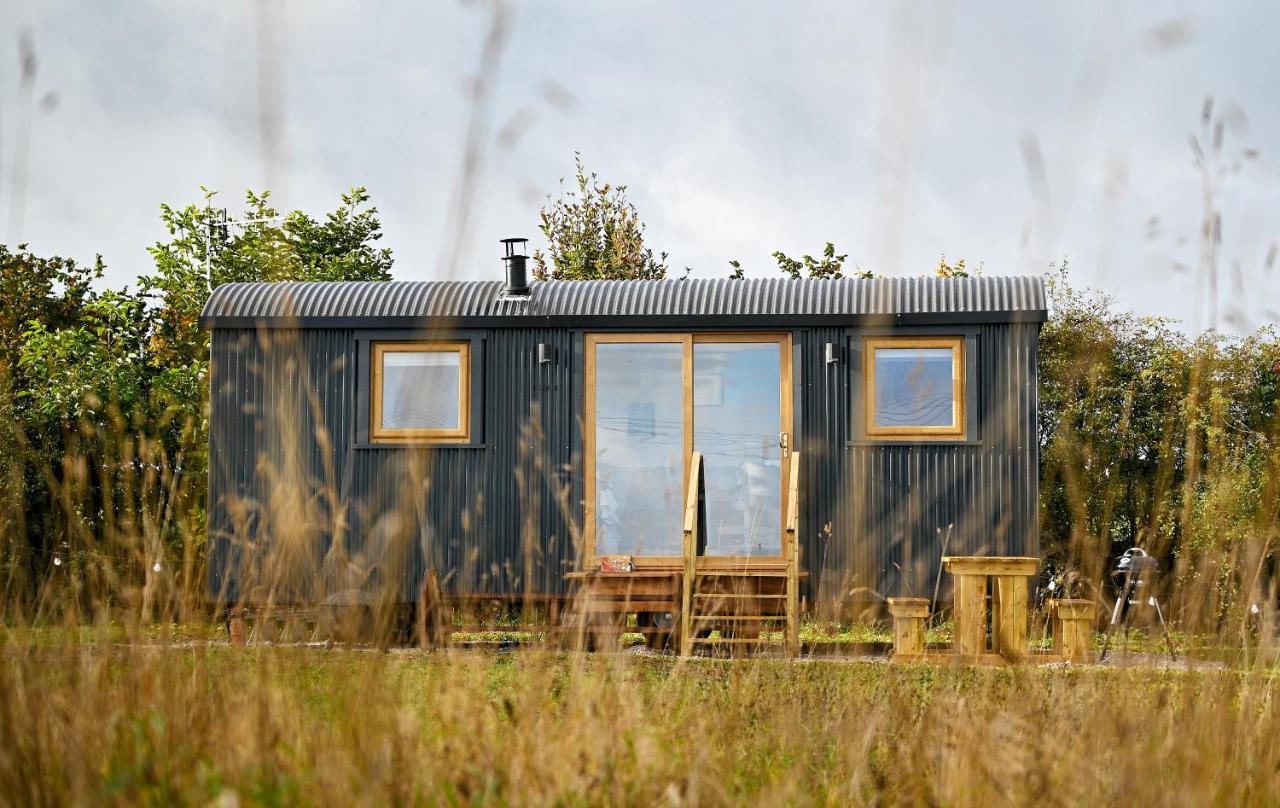 Luxury Shepherd Hut In The Peak District Бейкуел Екстериор снимка