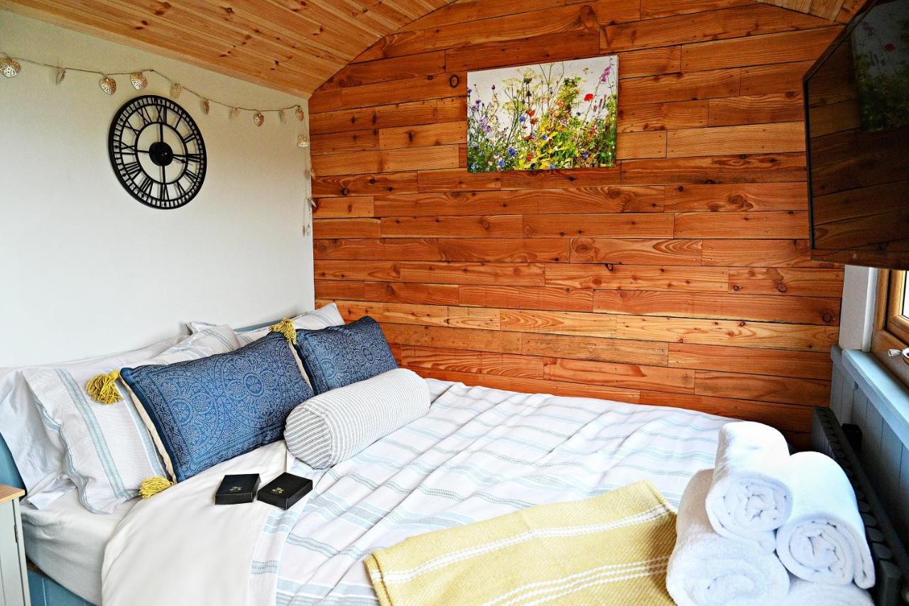 Luxury Shepherd Hut In The Peak District Бейкуел Екстериор снимка