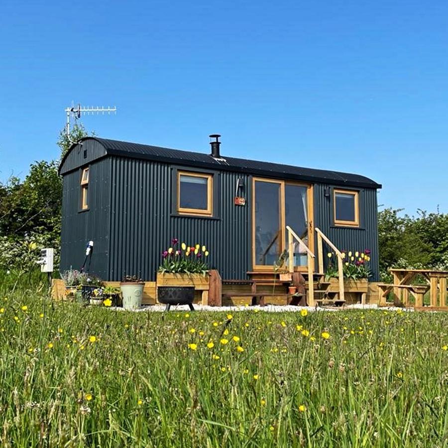 Luxury Shepherd Hut In The Peak District Бейкуел Екстериор снимка