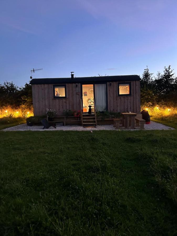Luxury Shepherd Hut In The Peak District Бейкуел Екстериор снимка